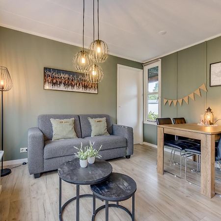 Chalet 'T Veluws Stulpje "Geniet, Ontspan En Droom Even Lekker Weg!" Putten Dış mekan fotoğraf